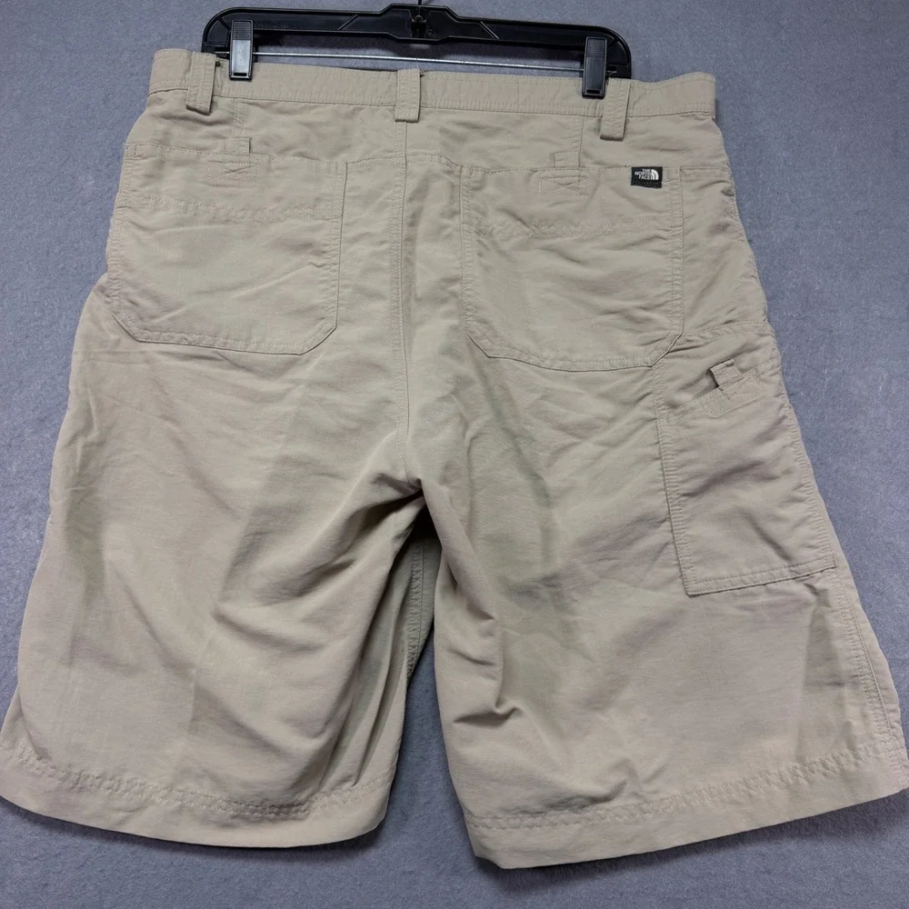 The North Face Men Horizon Khaki Tan Nylon Hiking Cargo Shorts Size 38 Inseam 10